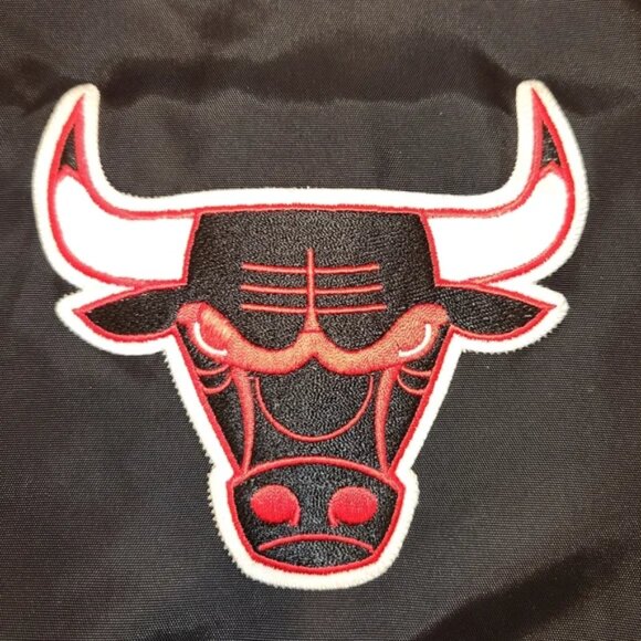 NWT Chicago Bulls Mitchell & Ness Black Windbreaker with Red Emblem - Picture 2 of 4